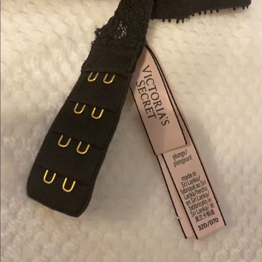 VS Bra & Silk Robe - Picture 5 of 6
